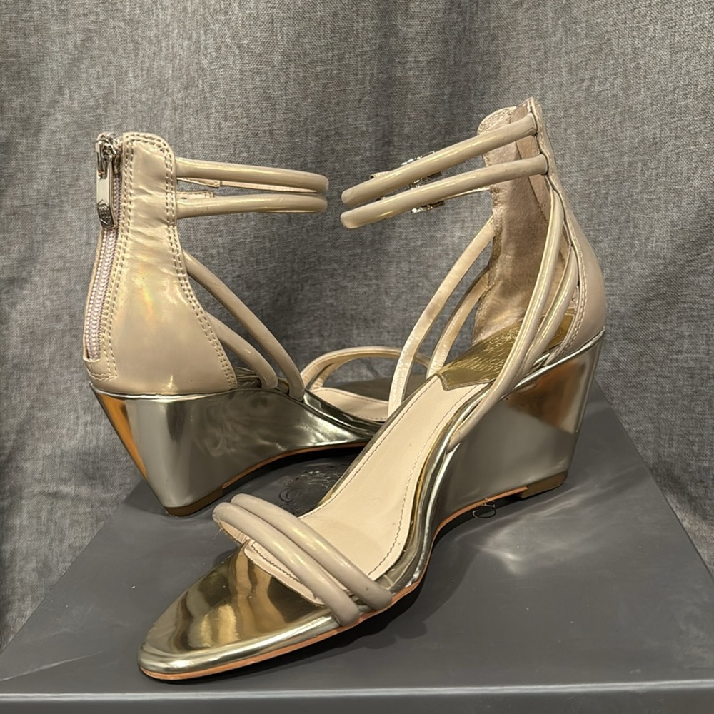 Women's Vince Camuto Wynter Wedge Sandal Size 8 Pre-owned